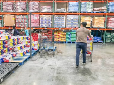 LEWISVILLE, TX, US-FEB 3, 2020: Shoppers stocking bottled water at Costcow Warehouse store. Coronavirus Covid-19 or Wuhan chaos sends people into panic-buying mode