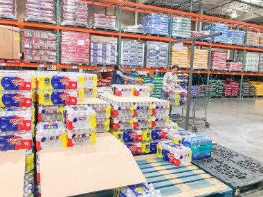 LEWISVILLE, TX, US-FEB 3, 2020: Shoppers stocking bottled water at Costcow Warehouse store. Coronavirus Covid-19 or Wuhan chaos sends people into panic-buying mode