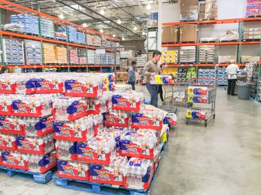 LEWISVILLE, TX, US-FEB 3, 2020: Shoppers stocking bottled water at Costcow Warehouse store. Coronavirus Covid-19 or Wuhan chaos sends people into panic-buying mode