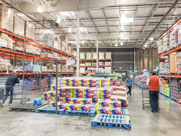 Lewisville Feb 2020 Shoppers Stocking Bottled Water Costcow Warehouse Store — Stock Fotó