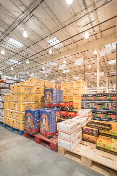 Oct 2018 Texas Imported Beers Display Stack Large Cardboard Boxes — 스톡 사진