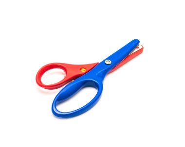 Beyaz tenli çocuklar için anaokulu makasları.