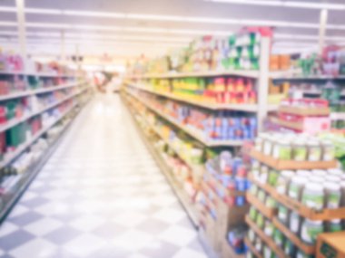 Usa 'daki Asya süpermarketinde arka plan koridorları ve raflar bulanık