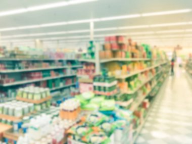 Bulanık arka plan müşterisi Usa 'daki Asya süpermarketinden alışveriş yapıyor.