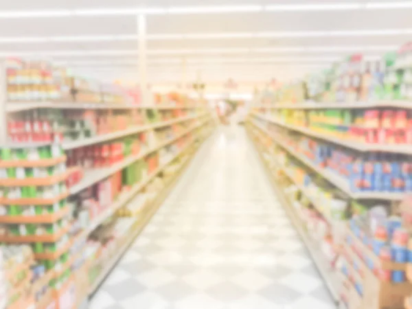 Corredor de fundo embaçado e prateleiras no supermercado asiático nos EUA — Fotografia de Stock