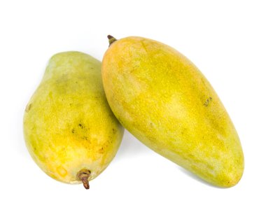 Stüdyo, beyaza izole edilmiş iki Asyalı mango vurdu.