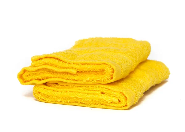 Żółte ręczniki izolowane na białym z copyspace — Zdjęcie stockowe