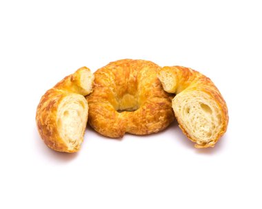 Stüdyo, taze pişmiş Fransız kruvasanı ve beyaz üzerine izole edilmiş bir parça vurdu.
