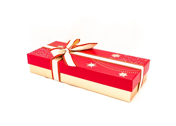 Bezár csokoládé doboz piros és sárga íj szalag elszigetelt fehér — Stock Fotó
