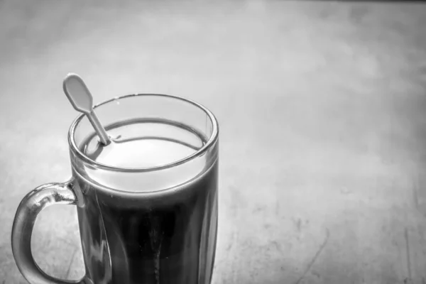 ロブスタ豆から作られたコピのスプーンとシンガポールのコーヒーカップ — ストック写真