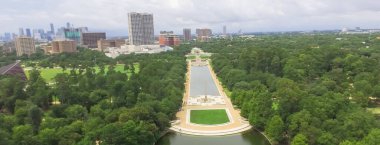 Panoramik hava manzaralı Pioneer Memorial granit dikilitaş anıtı Houston, Teksas, ABD 'deki Hermann Park' ta.