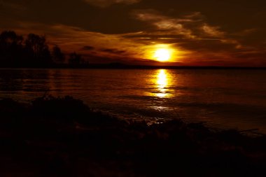 gün batımında kolay dalga