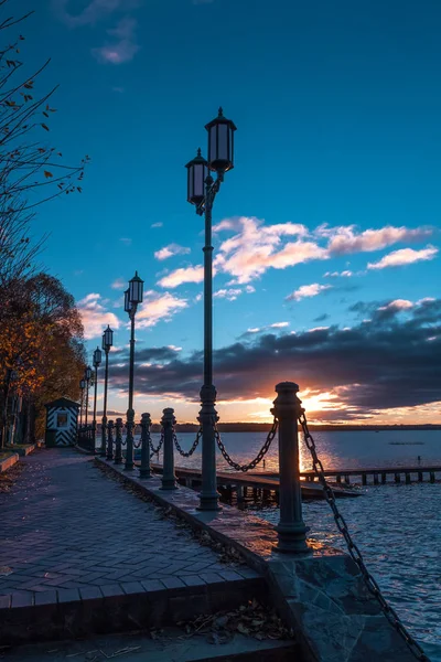 gece lambaları yakında yaktı