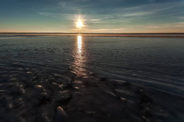 dalgaların ağırlaştırıldı hareketi