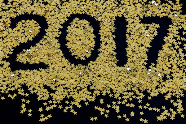 Feliz Ano Novo estrelas de ouro no fundo preto — Fotografia de Stock