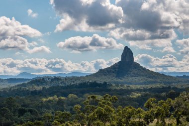 Mount Coonowrin cam ev Dağları Milli Parkı