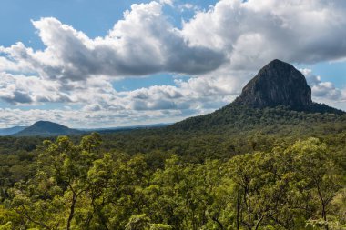 Mount Tibrogargan cam ev Dağları Milli Parkı