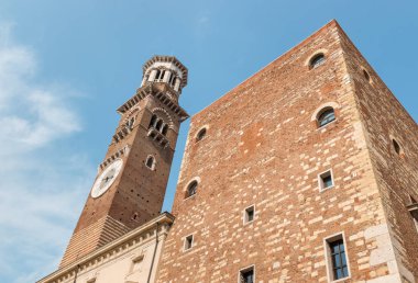 geniş açı görünümünü Torre dei Lamberti Verona, İtalya