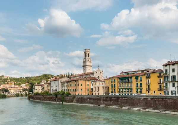 Verona manzarası ile Adige Nehri, İtalya