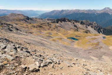 Güney Alpler'in Nelson gölleri Milli Parkı, Yeni Zelanda yakınındaki dağ aralıkları