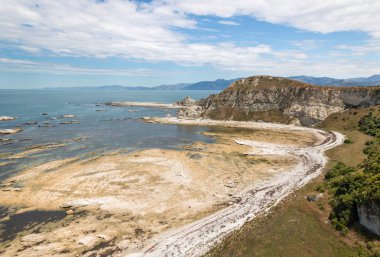 Kaikoura Yarımadası kıyı şeridi, Yeni Zelanda, erozyona uğramış kayalıklarla