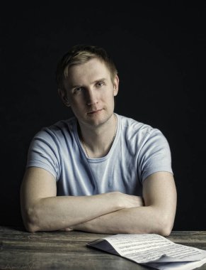 Tarih, kendine güvenen adam elbiseli adam