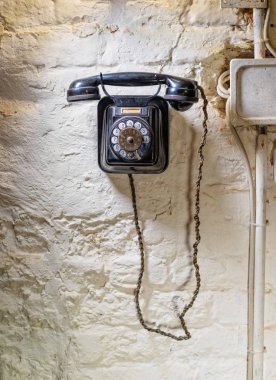 Tel asılı vintage döner telefon