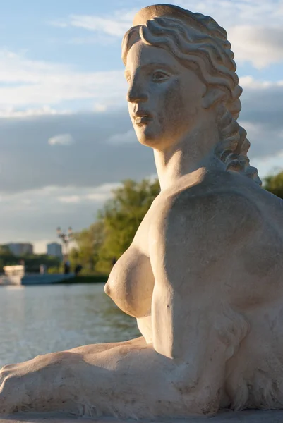 Den greske statuen av gudinnen – stockfoto