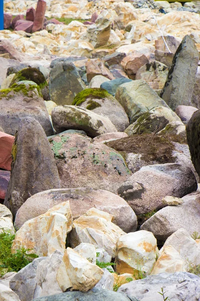 Stora cobble stenar på marken för landskapsarkitektur — Stockfoto