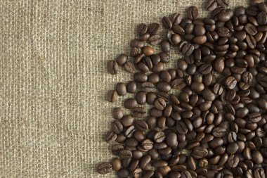 kahve çekirdekleri ve anasonu kaba kumaş üzerine