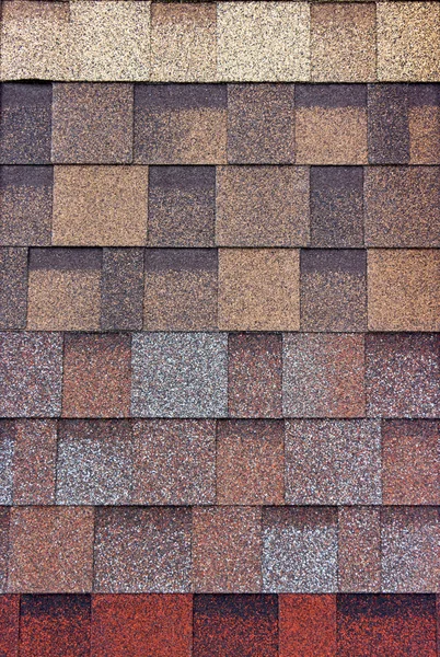 The texture of the shingles is close-up. Roofing material — Stock Photo, Image