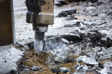 Kırma ve onarmak için beton yolun sondaj Ekskavatör