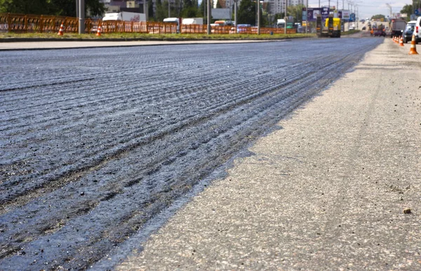 La reparación del proceso de asfalto de la restauración de la tela de camino — Foto de Stock