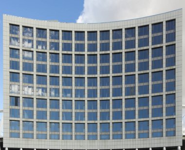 Tipik blok çok katlı Konut Binası cephe. Önden Görünümü Kapat