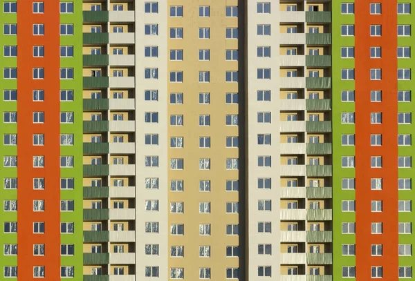 The facade of a typical block multi-storey residential building. Front view close up — Stock Photo, Image