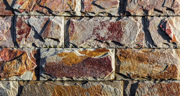 Textura de pared de piedra, azulejos travertino frente a la piedra — Foto de Stock