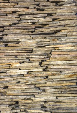 birden fazla taşlarla yapılan sanatsal duvar parçası