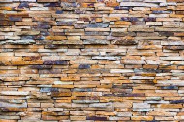 birden fazla taşlarla yapılan sanatsal duvar parçası