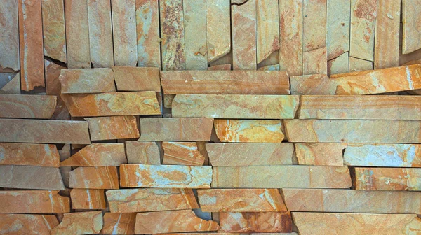 Piedra multicolor moderna, pizarra travertino arenisca pared utilizada para fondo — Foto de Stock