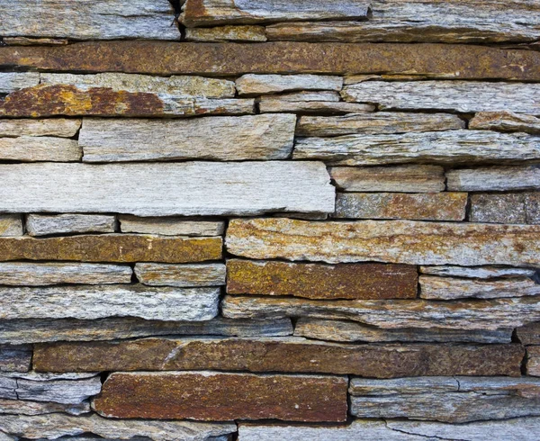 Muro de piedra multicolor moderno utilizado para fondo — Foto de Stock