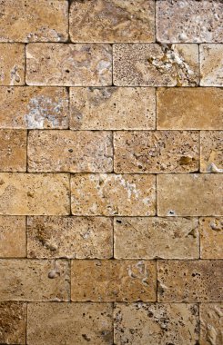 Üzerinden pürüzsüz bir yüzey ile Traverten kaplama karo