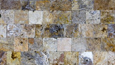 Üzerinden pürüzsüz bir yüzey ile Traverten kaplama karo