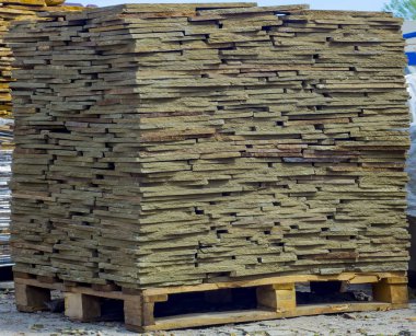 Dekoratif taş bir palet oluşturmak için reklam kullanılabilir