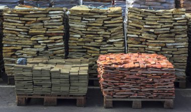 Dekoratif taş bir palet oluşturmak için reklam kullanılabilir