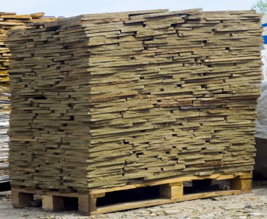 Dekoratif taş bir palet oluşturmak için reklam kullanılabilir