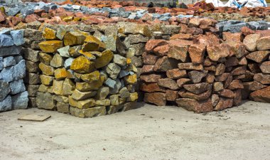 Dekoratif taş bir palet oluşturmak için reklam kullanılabilir