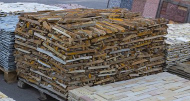 Dekoratif taş bir palet oluşturmak için reklam kullanılabilir