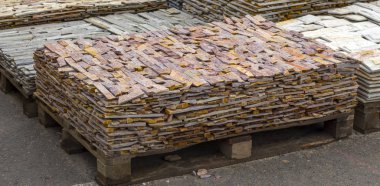 Dekoratif taş bir palet oluşturmak için reklam kullanılabilir