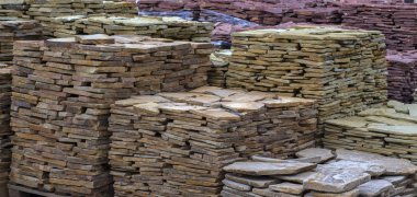 Dekoratif taş bir palet oluşturmak için reklam kullanılabilir