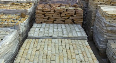 Dekoratif taş bir palet oluşturmak için reklam kullanılabilir